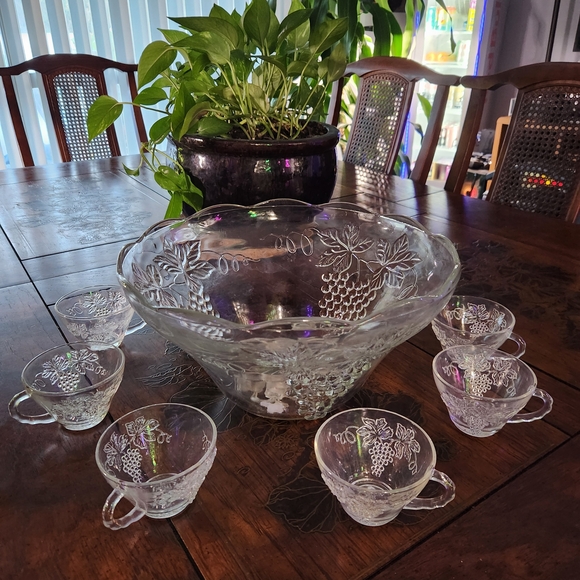 American Vintage Other - Elegant Glass Punch Bowl Set with 6 Cups
